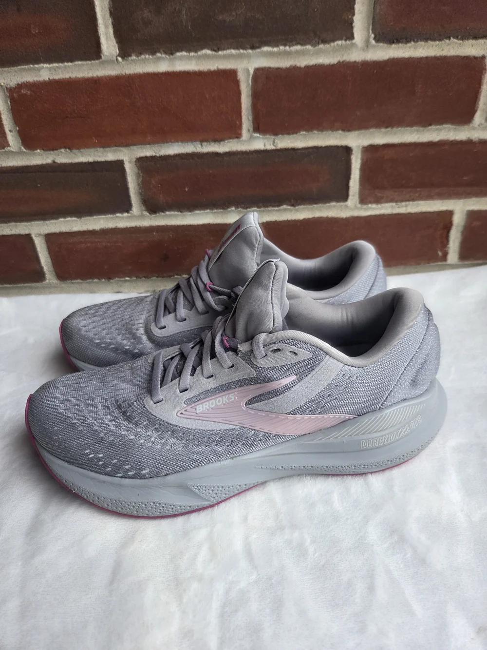 Brooks Adrenaline GTS 24 Gray Pink Running Shoes Women's Size 9 B Stability